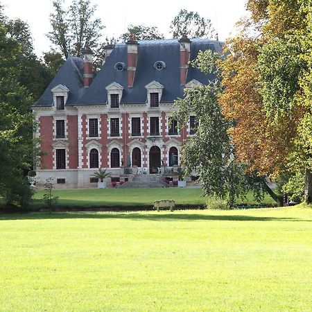 Chateau Du Breuil Bed and Breakfast Gevrolles Exteriör bild