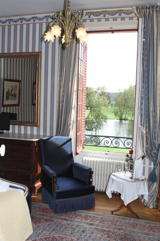 Chateau Du Breuil Bed and Breakfast Gevrolles Rum bild