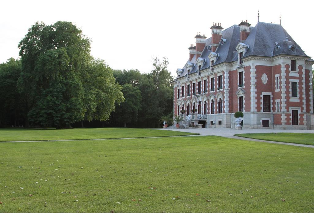 Chateau Du Breuil Bed and Breakfast Gevrolles Exteriör bild